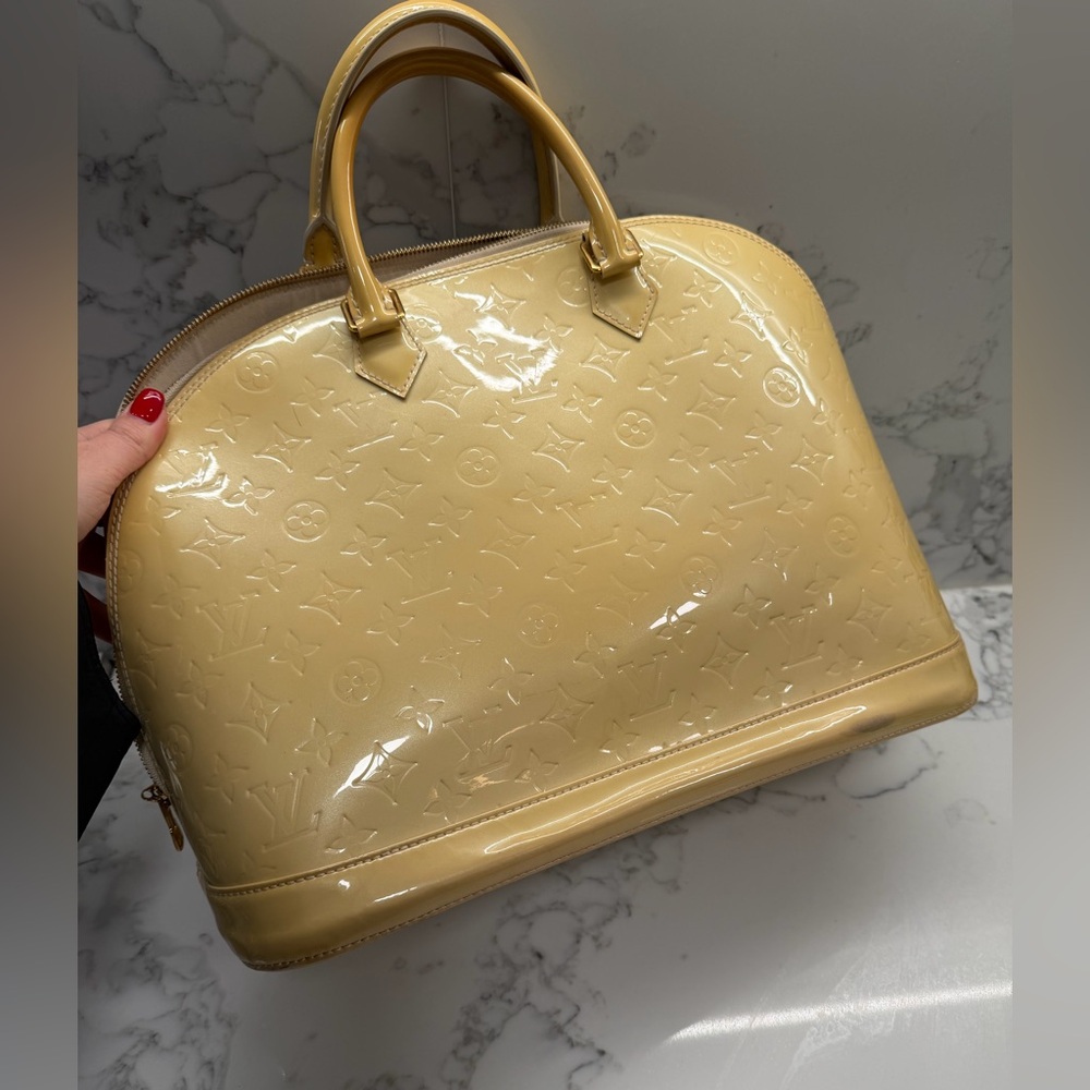 Louis Vuitton authentic Yellow Patent Leather Alma GM - Picture 3 of 11